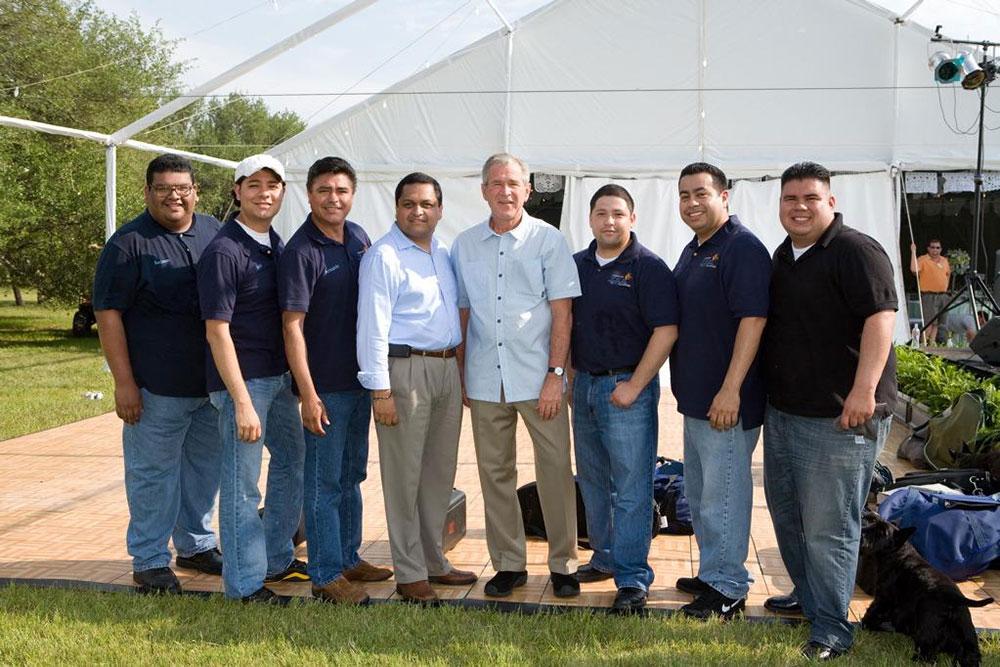 Los-Galleros-de-San-Antonio--with-President-Bush
